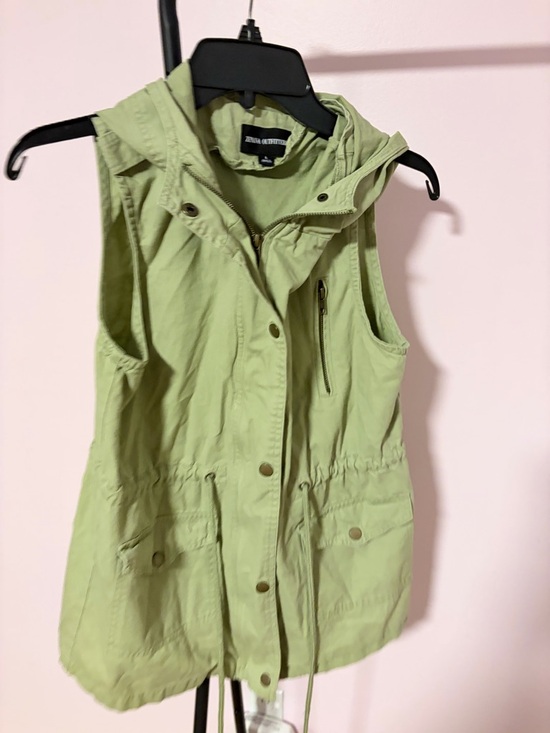 Zenana Size Large Light Green Hooded Utility Vest Like New - Picture 6 of 7